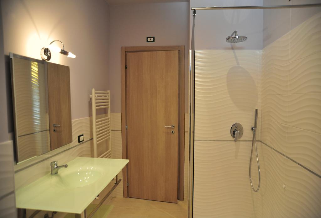 Agriturismo Le Fontane Sale Marasino Oda fotoğraf