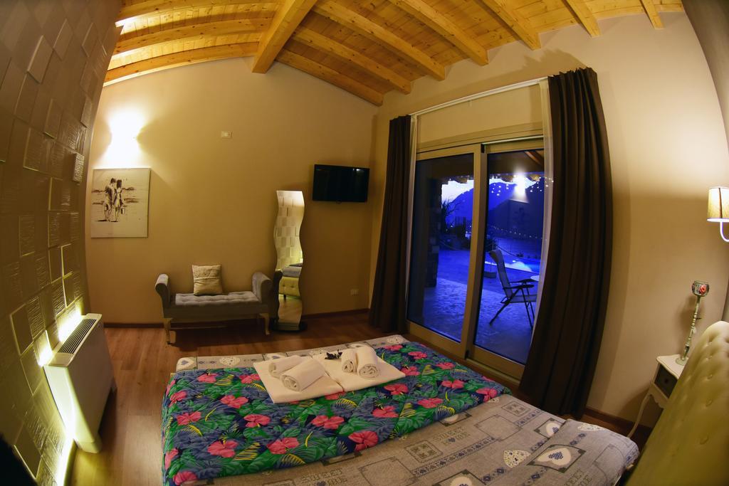 Agriturismo Le Fontane Sale Marasino Oda fotoğraf